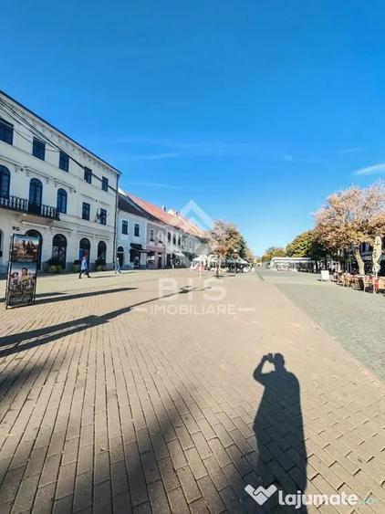 Apartament cu 3 camere semidecomandat în Ultracentral