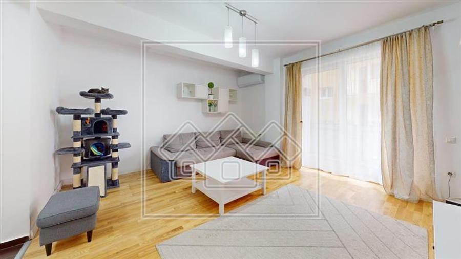 Apartament cu 3 camere semidecomandat în Turnișor