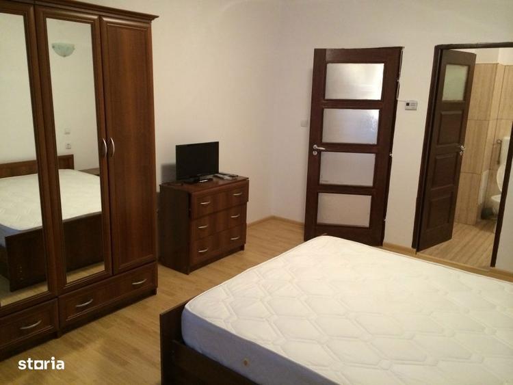 Apartament cu 3 camere, mobilat în Central — fotografia 1