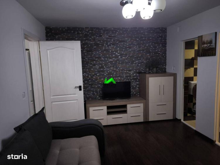 Apartament cu 3 camere semidecomandat în Vasile Aaron