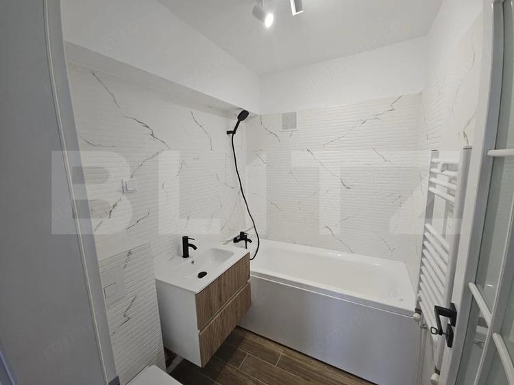 Apartament cu 3 camere semidecomandat în Splai Bahlui