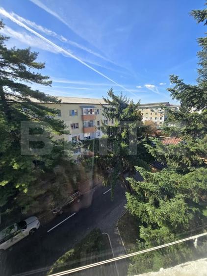 Apartament cu 3 camere decomandat, mobilat în Micro 9