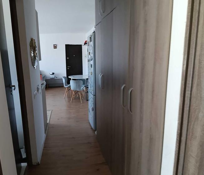 Apartament cu 3 camere semidecomandat în Florești