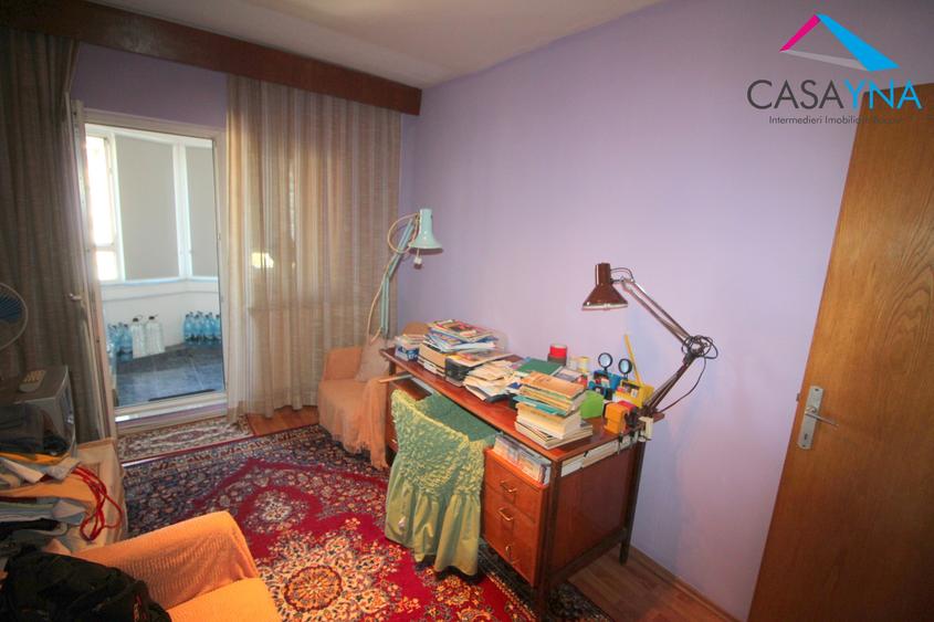 Apartament cu 4 camere decomandat în Ștefan cel Mare