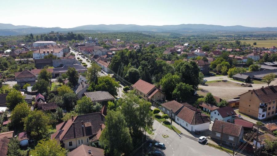 Casă individuală cu 3 camere cu Canalizare în Gurahonț