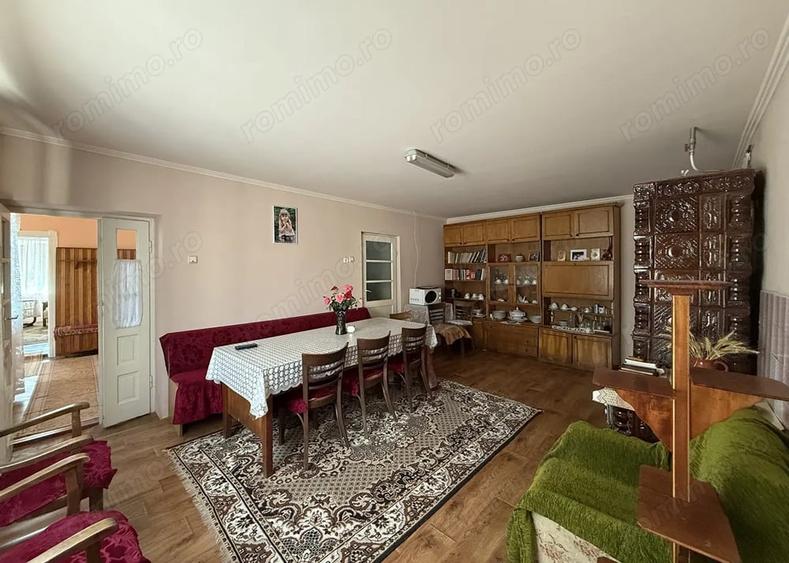 Casă cu 3 camere cu Teren 8000 Mp în Cetariu