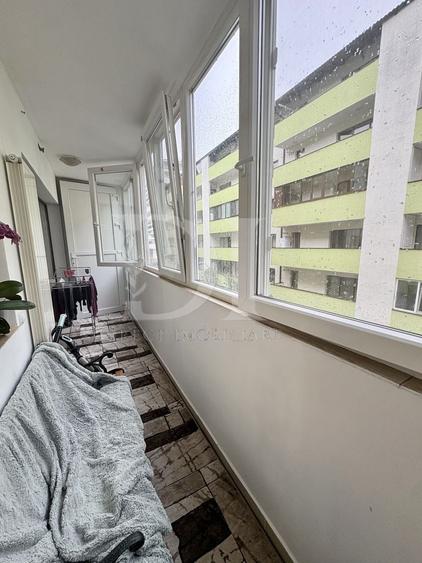 Apartament cu 3 camere semidecomandat, mobilat în Florești