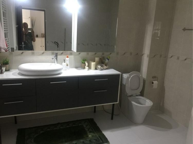 Apartament cu 3 camere în Roșu