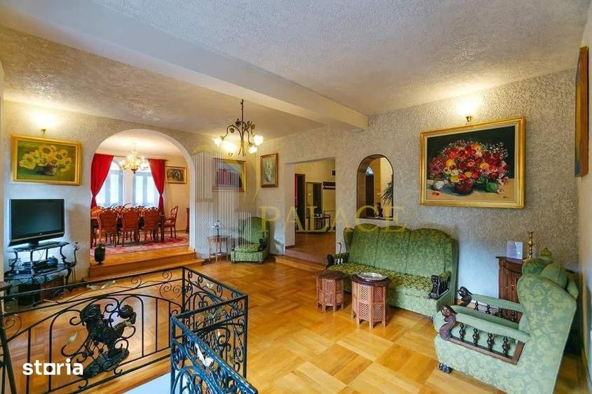 Casă cu 8 camere cu Teren 1000 Mp în Central