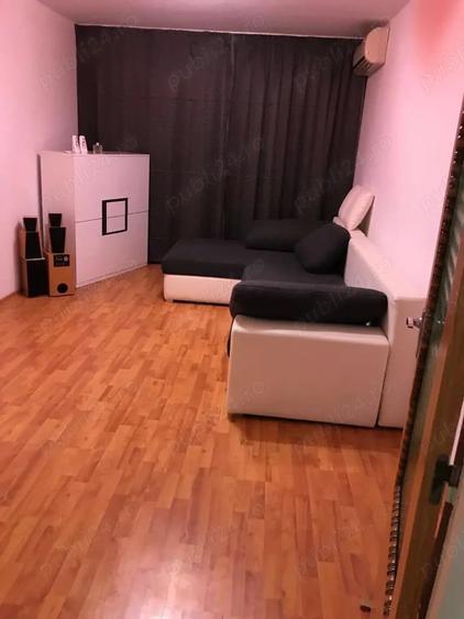 Apartament cu 3 camere decomandat în Uverturii