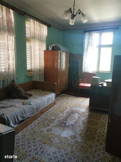 Casă cu 4 camere cu Teren 150 Mp în Central