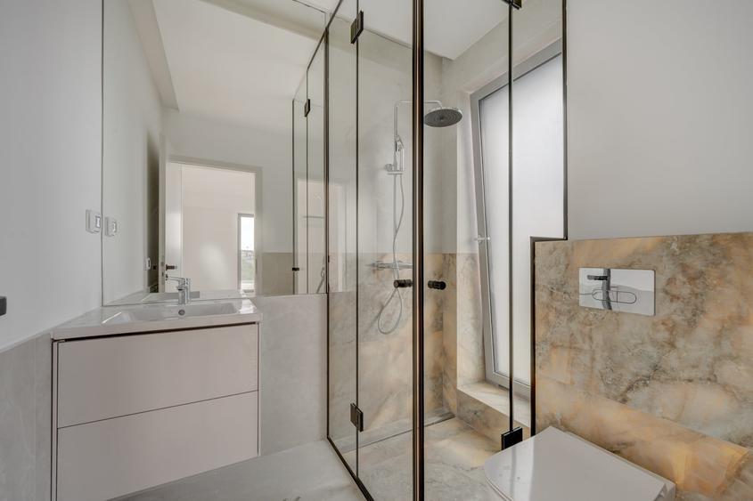 Penthouse cu 4 camere semidecomandat în Timpuri Noi