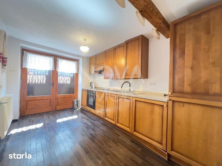 Casă cu 8 camere cu Teren 244 Mp în Central