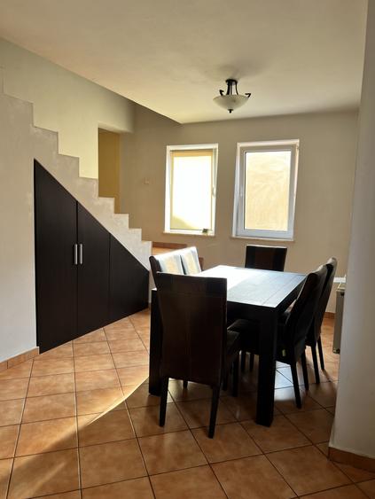 Apartament cu 4 camere decomandat în Dumbrăvița