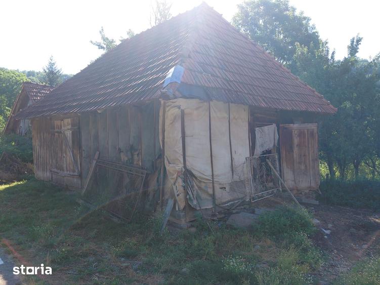 Casă cu 2 camere cu Teren 28000 Mp în Hălmagiu