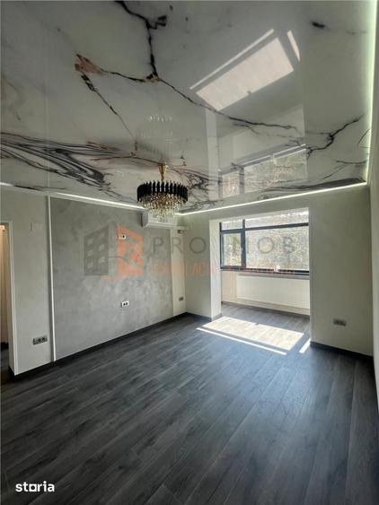 Apartament cu 3 camere semidecomandat în Central