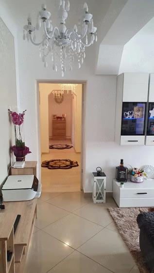 Apartament cu 3 camere semidecomandat în Ultracentral