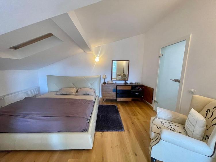 Casă cu 9 camere cu Teren 862 Mp în Pipera