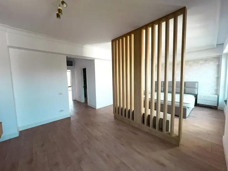 Penthouse cu 4 camere decomandat, mobilat în Timpuri Noi
