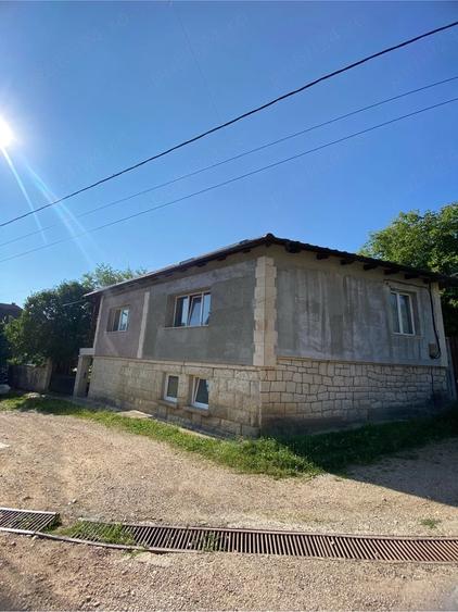 Casă cu 4 camere cu Teren 300 Mp în Viștea