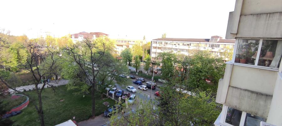 Apartament cu 3 camere decomandat în Lacul Tei