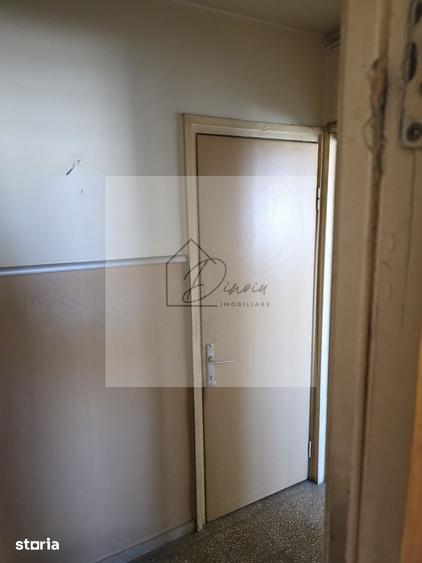 Apartament cu 3 camere semidecomandat în Titan