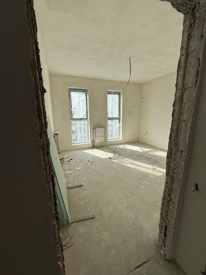 Apartament cu 3 camere decomandat în Metalurgiei