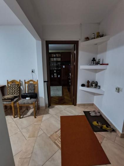 Apartament cu 3 camere decomandat în Delfinariu