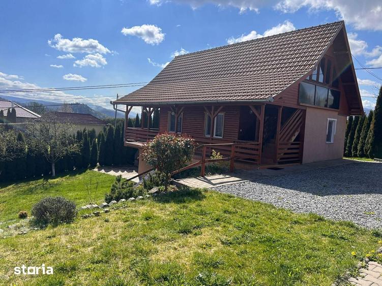 Casă cu 4 camere cu Teren 700 Mp în Central
