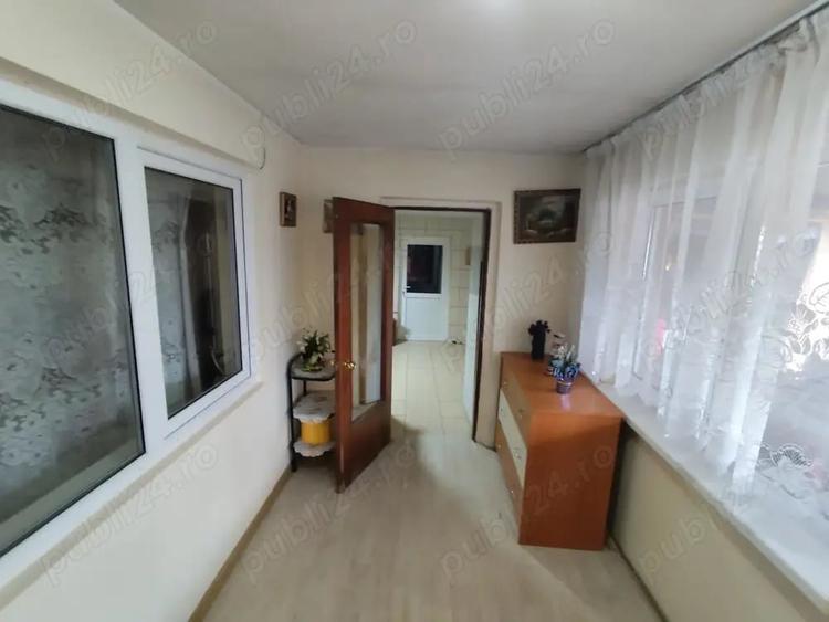 Casă cu 3 camere în Băleni
