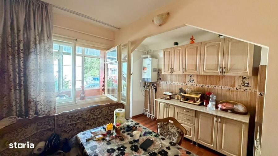 Apartament cu 3 camere semidecomandat în Central