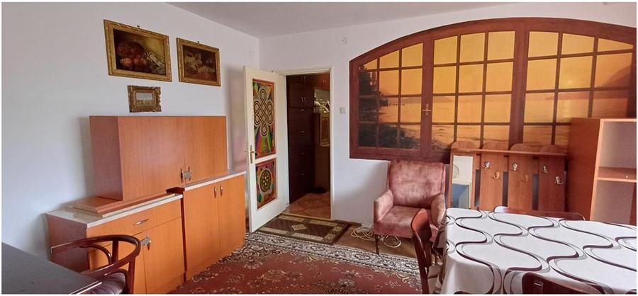 Apartament cu 3 camere semidecomandat în Centrul Civic