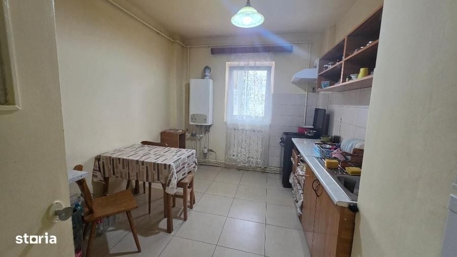 Apartament cu 4 camere în Cetate