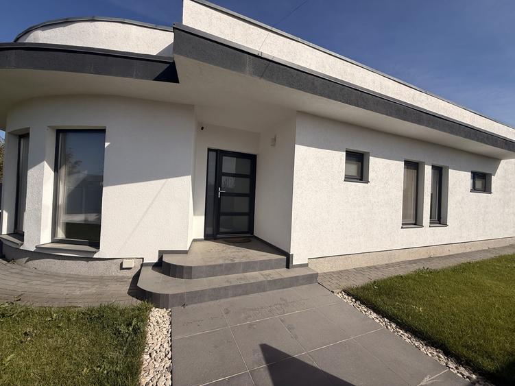 Casă individuală cu 3 camere cu Canalizare în Micești