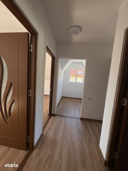 Casă cu 9 camere cu Teren 950 Mp în Cetățeni