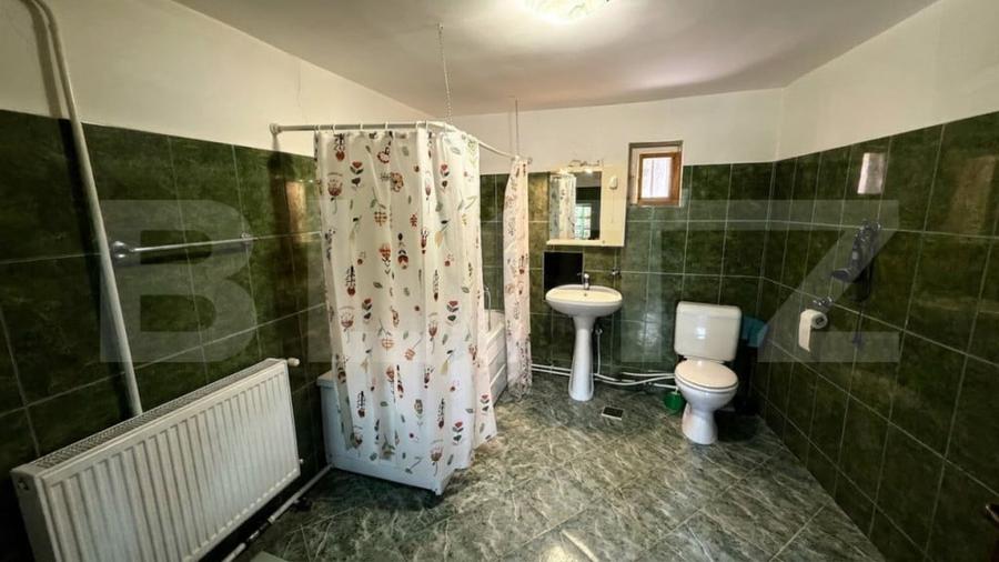 Casă cu 5 camere cu Teren 382 Mp în Pietroșița