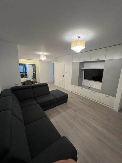 Apartament cu 3 camere decomandat în Miroslava