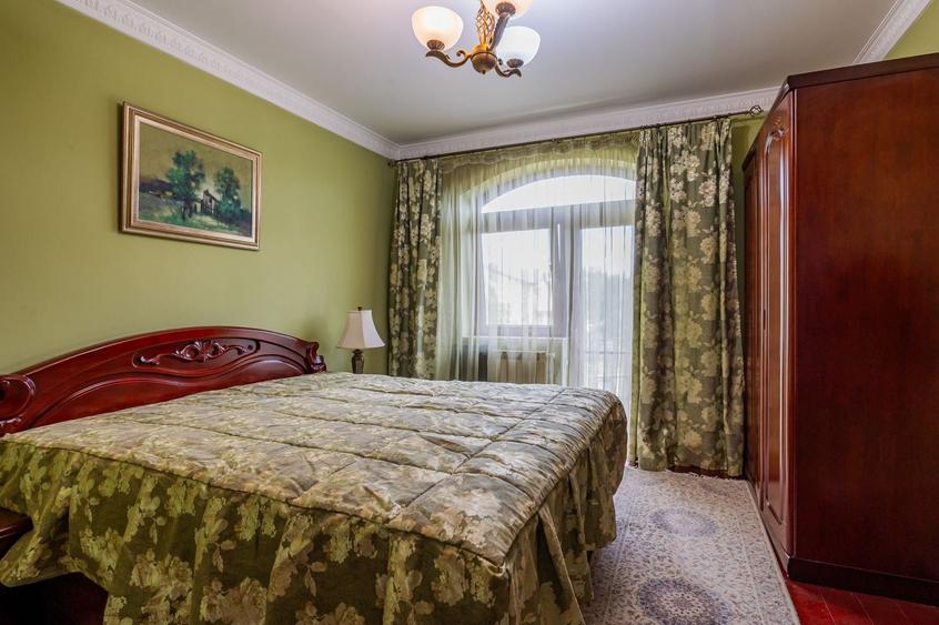 Casă individuală cu 8 camere cu Canalizare în Sud
