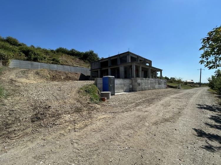 Casă cu 4 camere în Valea