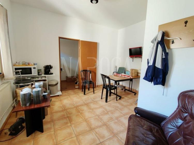 Casă individuală cu 11 camere cu Canalizare în Zorilor