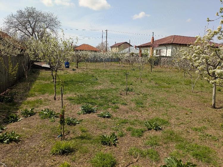 Teren de 845 mp, în Oreavul