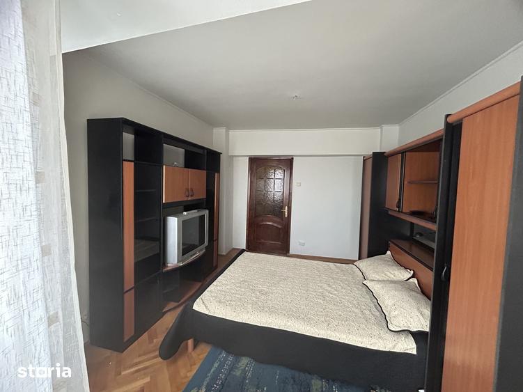Apartament cu 4 camere decomandat în Central