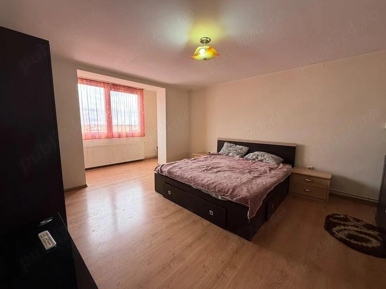 Apartament cu 4 camere decomandat în Central
