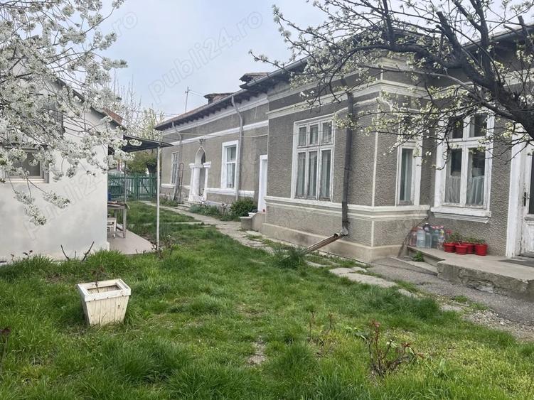 Casă cu 6 camere cu Teren 637 Mp în Central