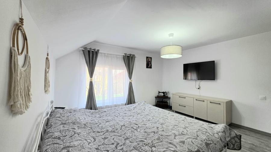 Casă individuală cu 4 camere cu Canalizare în Lumina