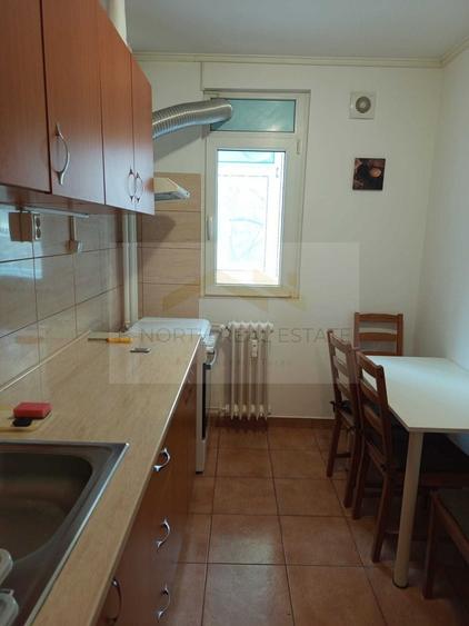 Apartament cu 3 camere decomandat, mobilat în Alexandru Obregia