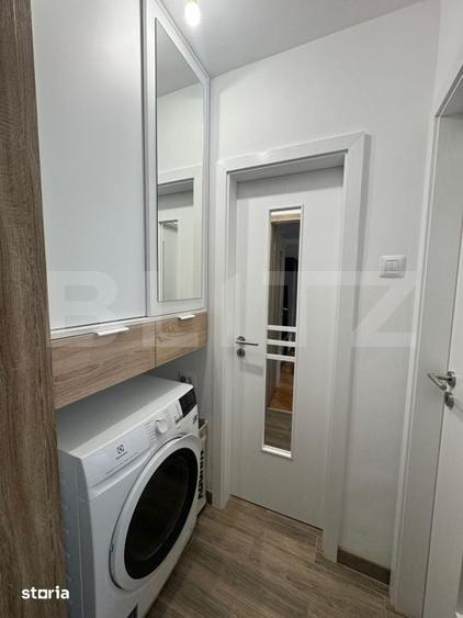 Apartament cu 3 camere semidecomandat în Girocului