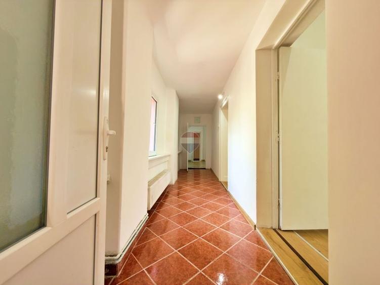 Casă individuală cu 5 camere cu Teren 760 Mp în Drăgășani