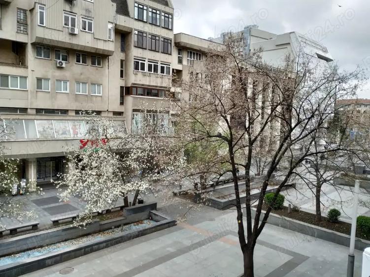 Apartament cu 4 camere decomandat în Central