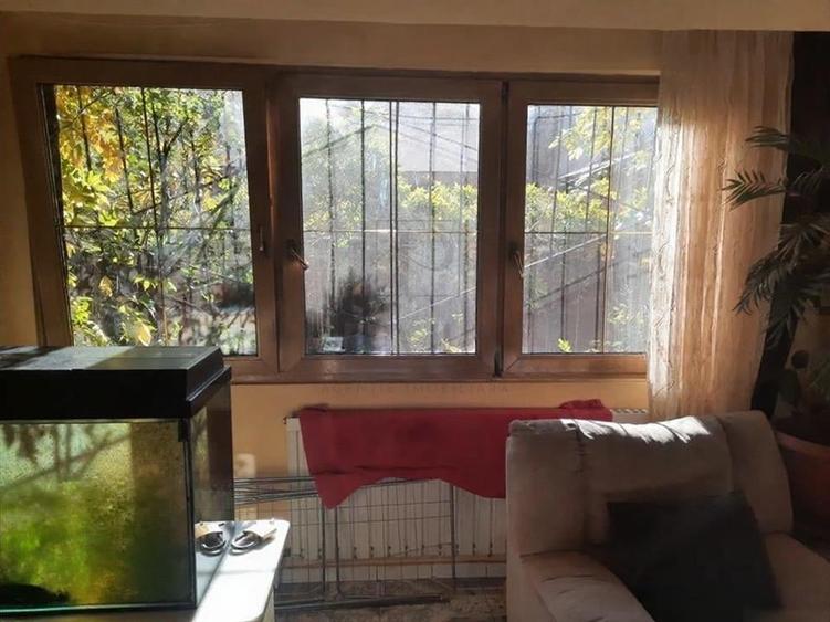 Apartament cu 3 camere decomandat în Girocului